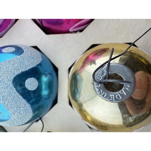 Noelle Glass Ornaments Box of 7 Vintage glass Christmas ornaments - Picture 6 of 6